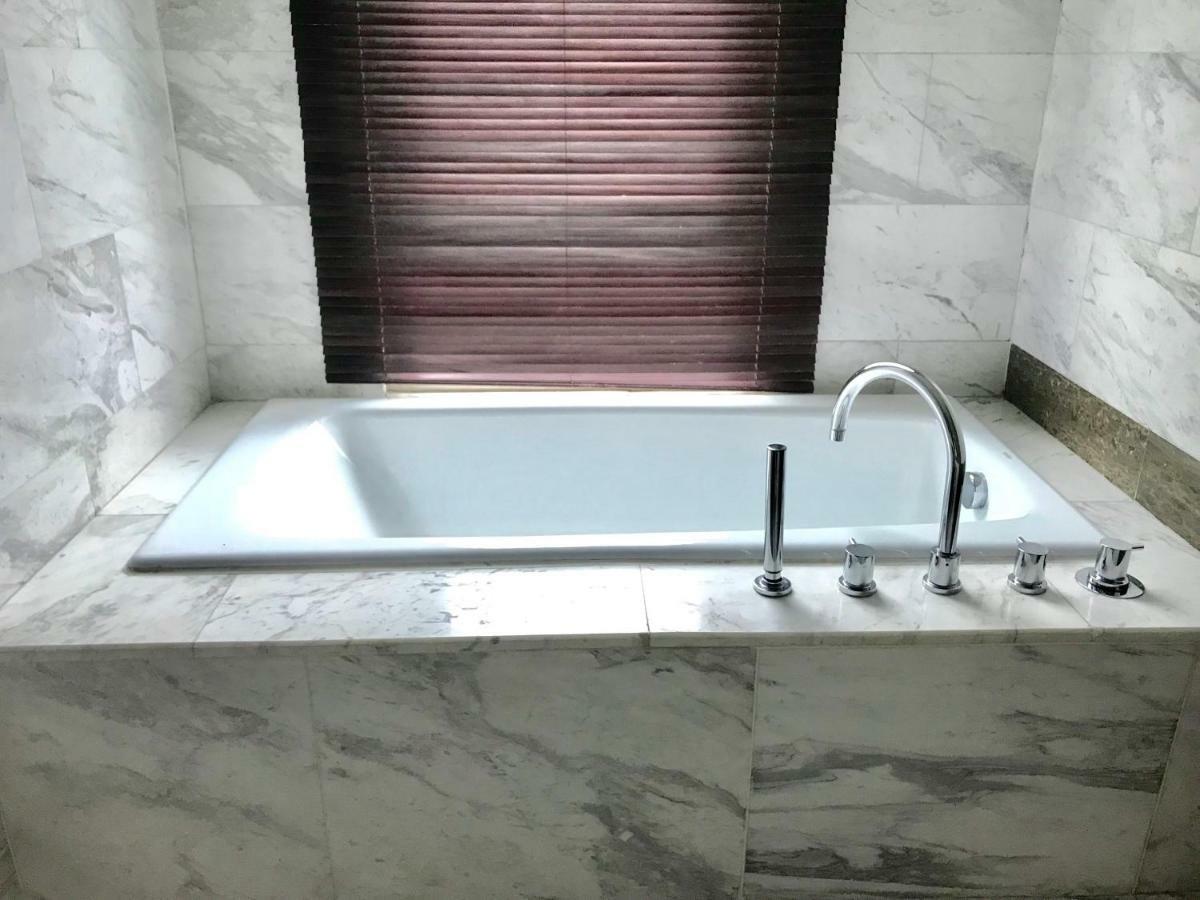 The Peak Residence At Sudirman - 3 Bedroom Exclusive Private Apartment Jakarta Exterior photo
